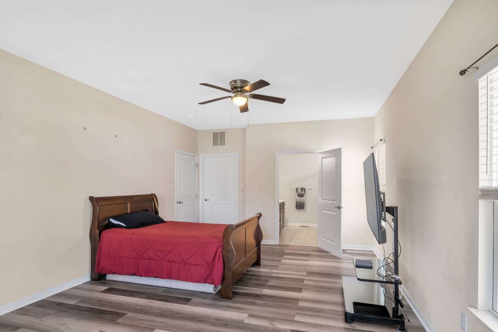 Williamsburg House: 406 Boltons Mill Pkwy