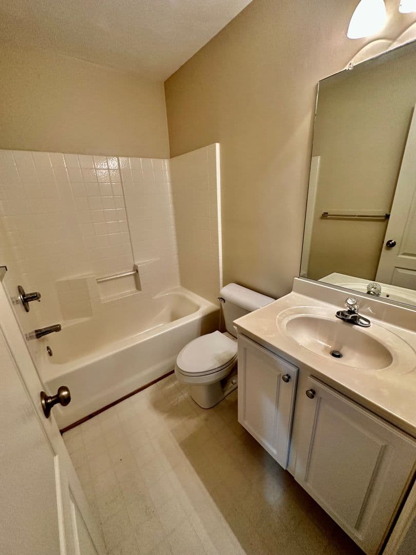 Virginia Beach House: 3724 Surry Road