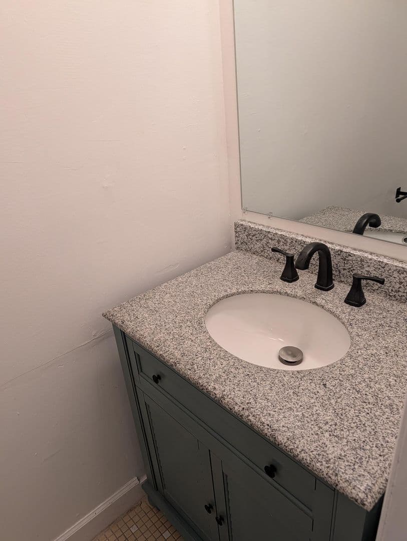 Newport News Townhome: 321 Advocate Court, Unit B