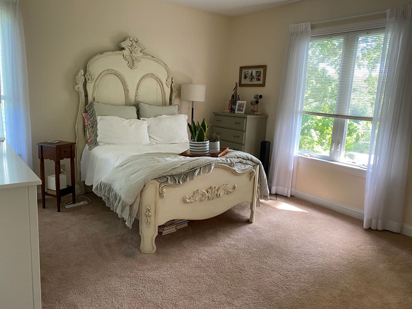 Lexington Apartment: Holly Park Lane