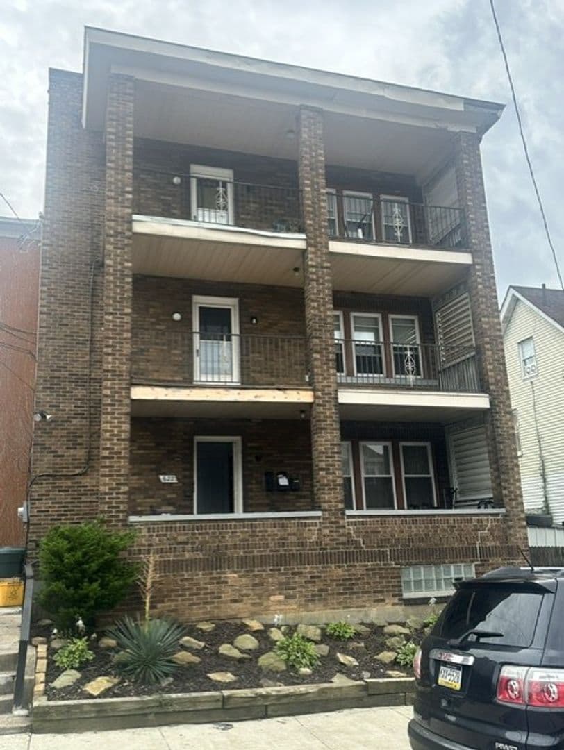 Homestead Condo: 622 E. 14th Avenue Unit 2