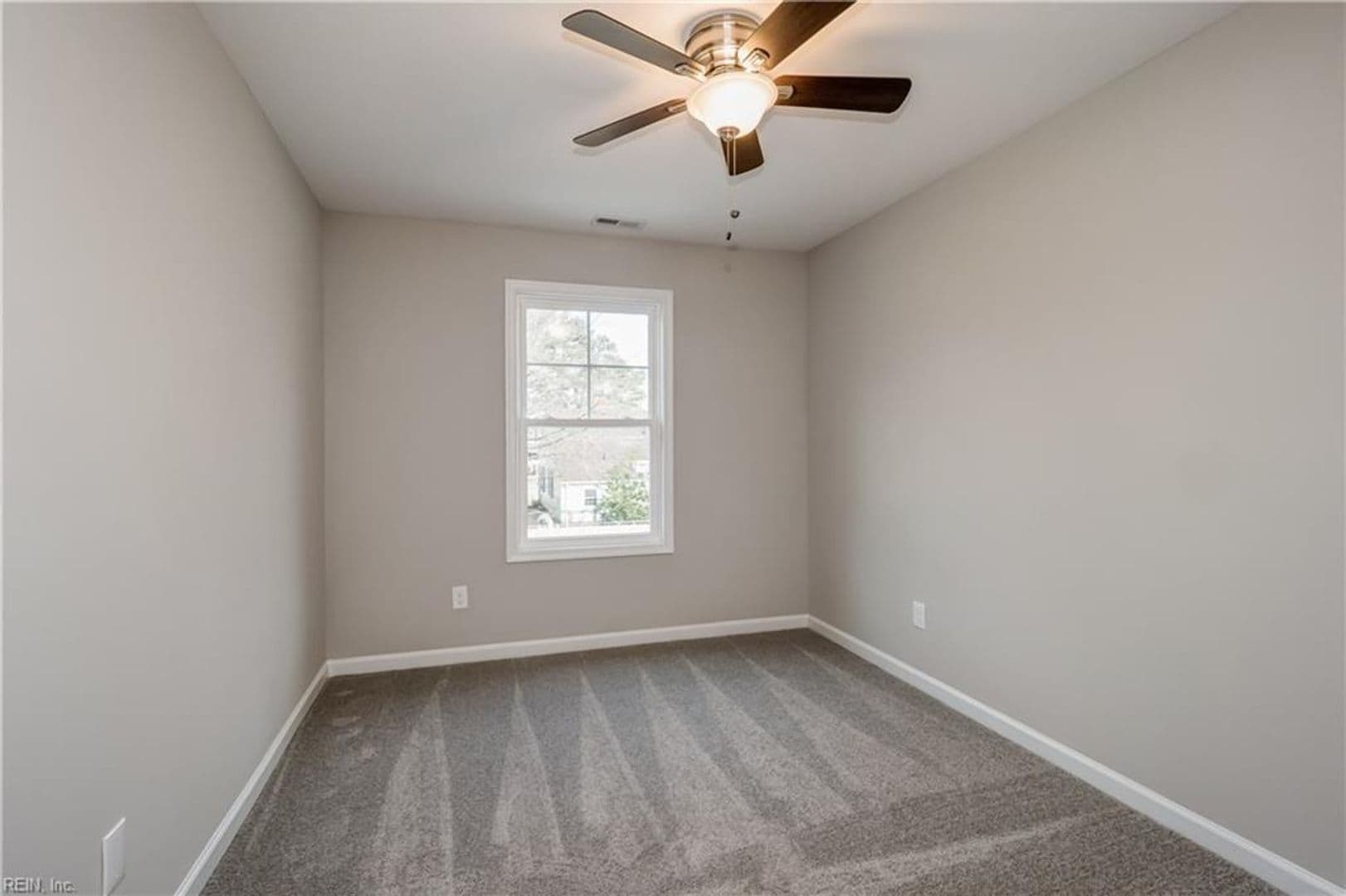 Norfolk House: 8218 Tidewater Drive