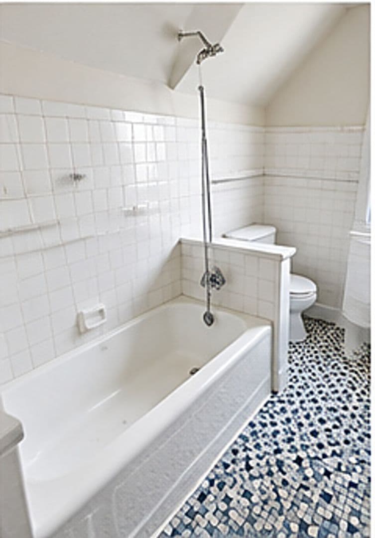 Toledo House: 3615 Hoiles Avenue