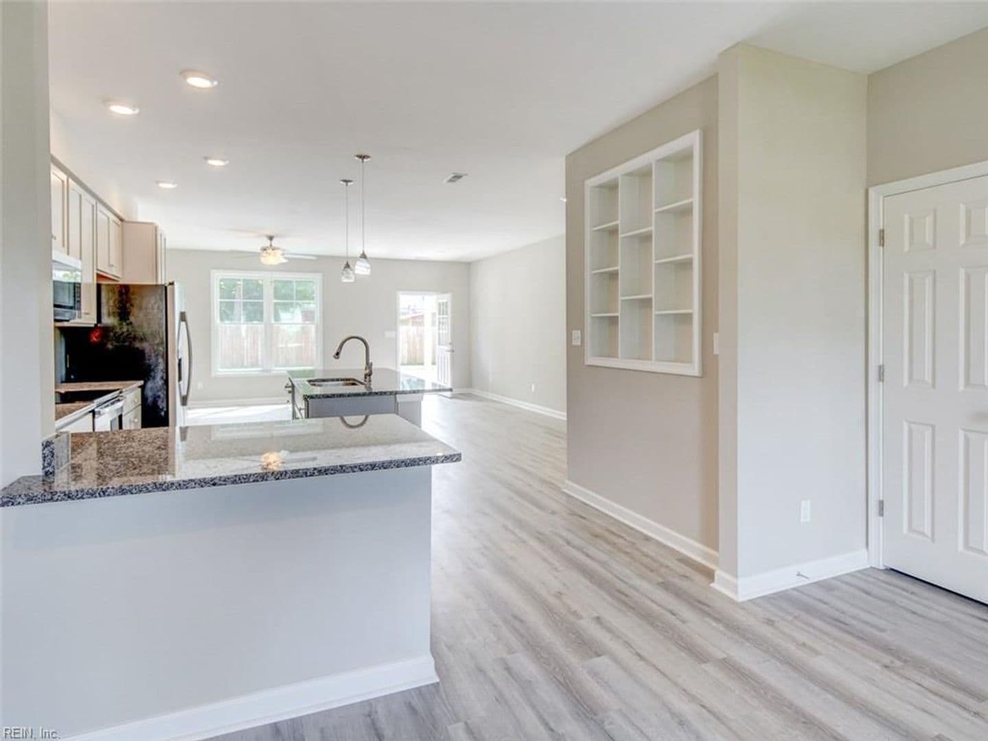 Norfolk House: 8218 Tidewater Drive