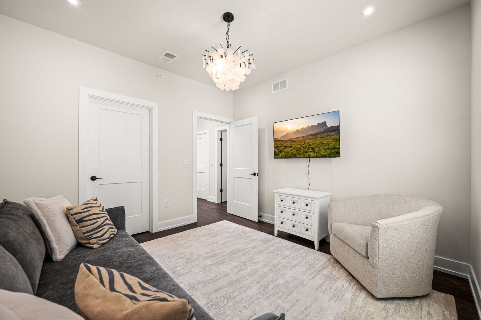 Philadelphia House: 206 Kalos Street
