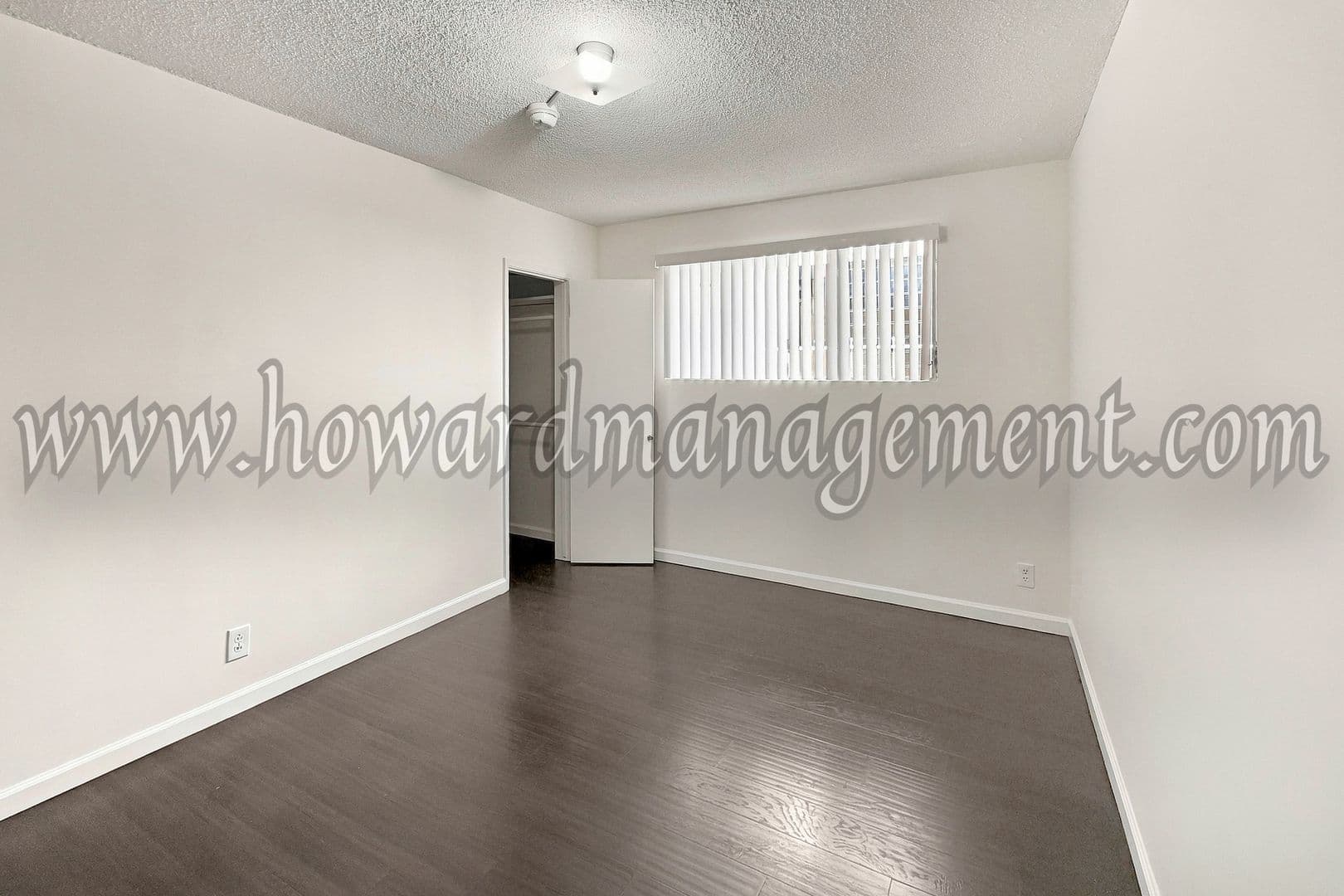Los Angeles Apartment: 1427 S Crest Dr