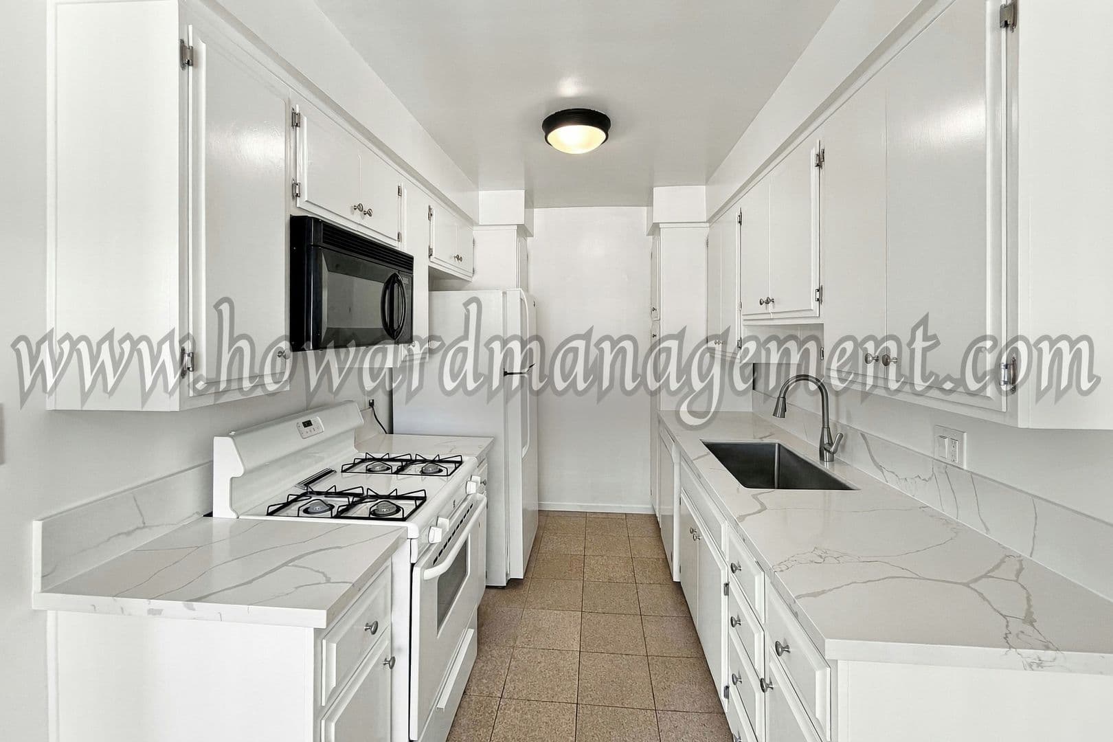 Los Angeles Apartment: 1560 Saltair Ave