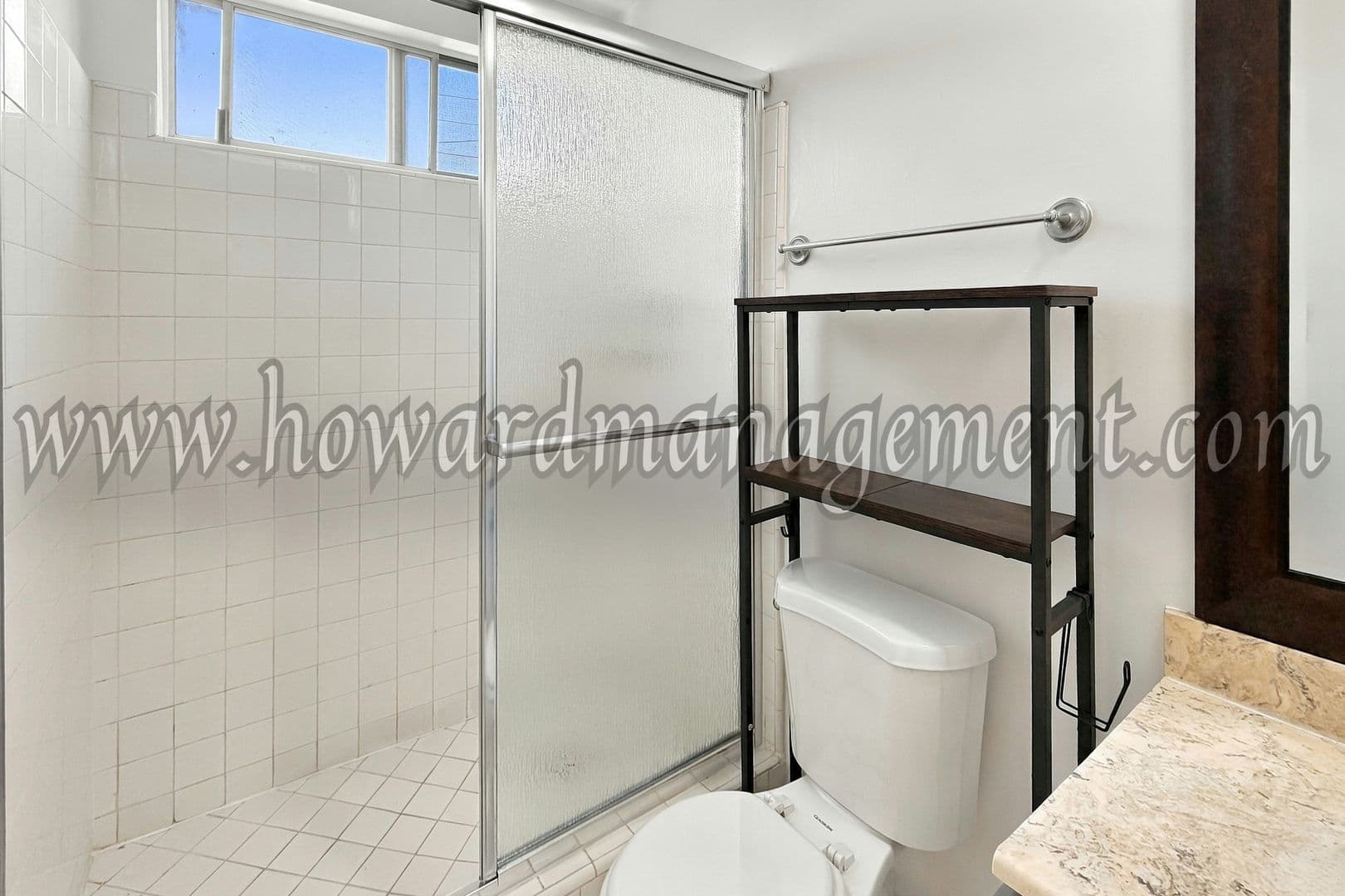 Los Angeles Apartment: 1560 Saltair Ave