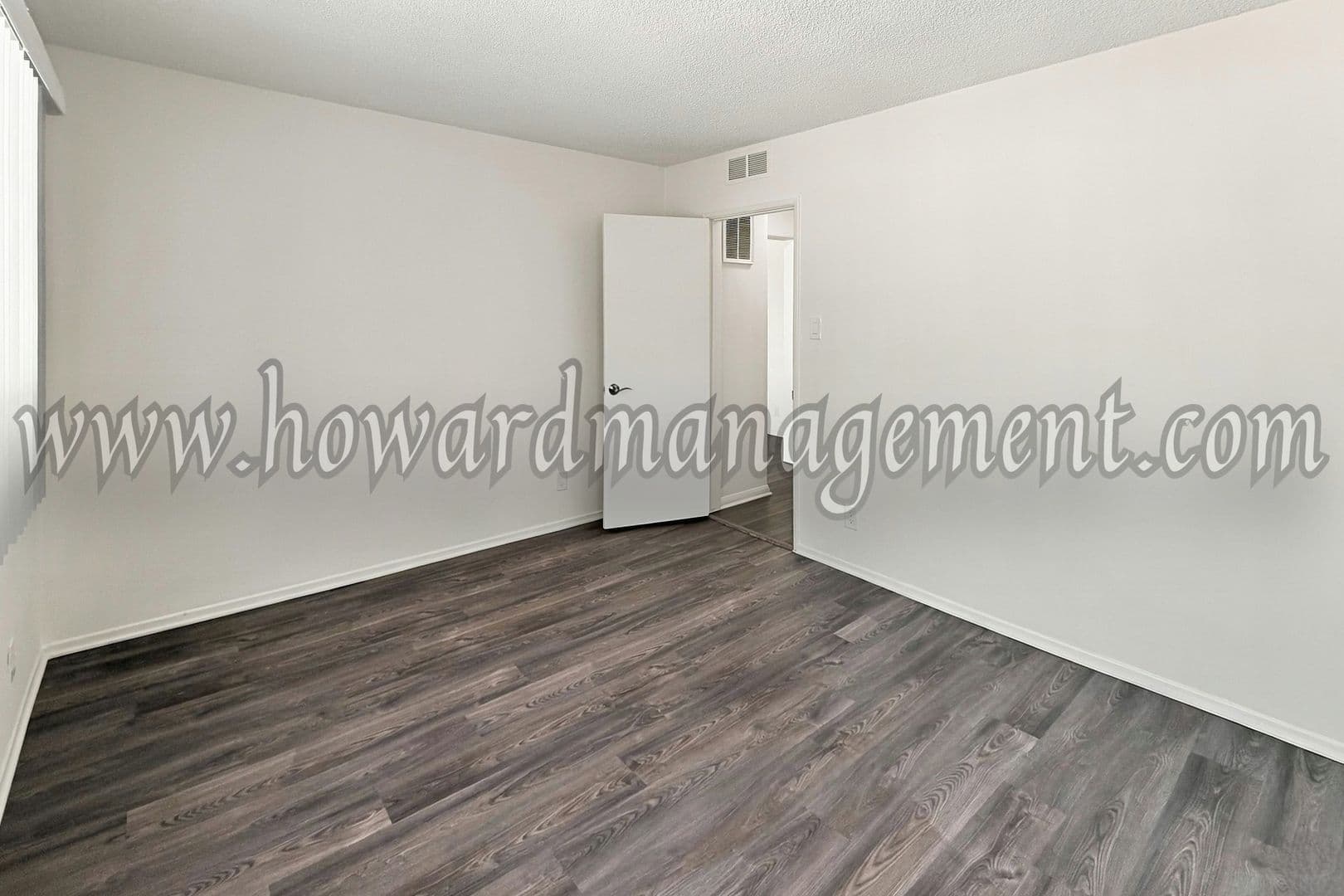 Los Angeles Apartment: 1560 Saltair Ave