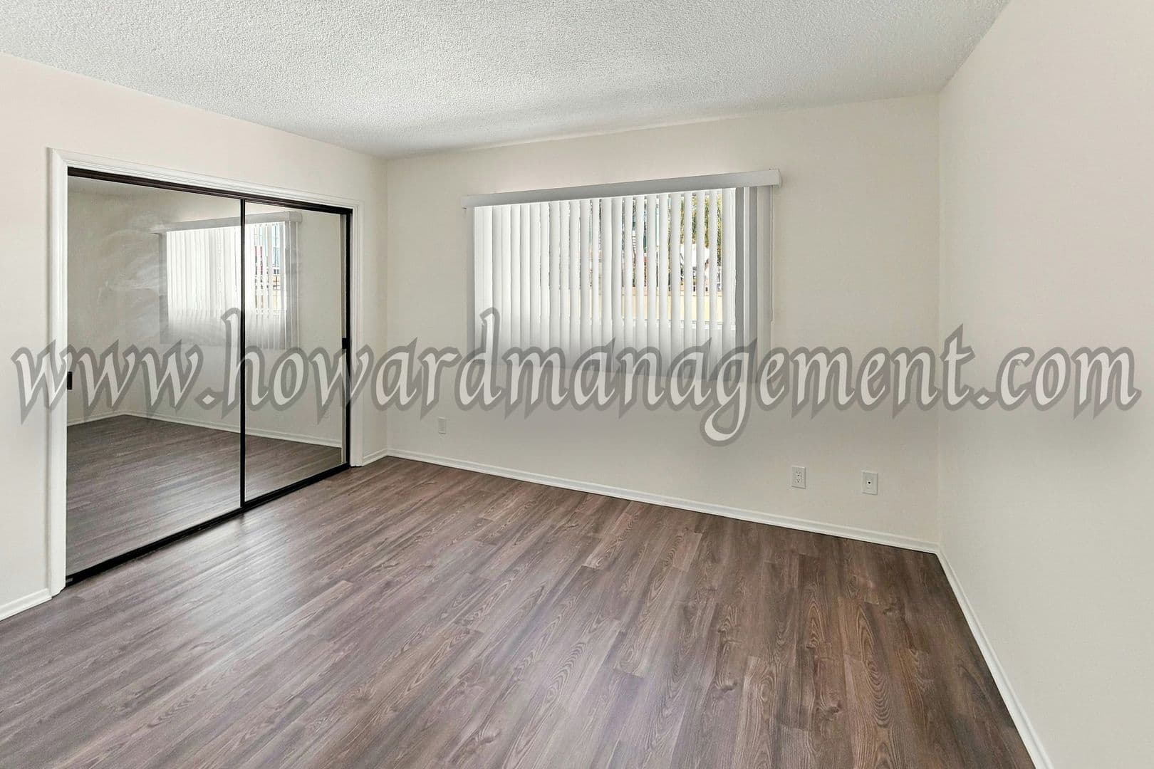 Los Angeles Apartment: 1560 Saltair Ave