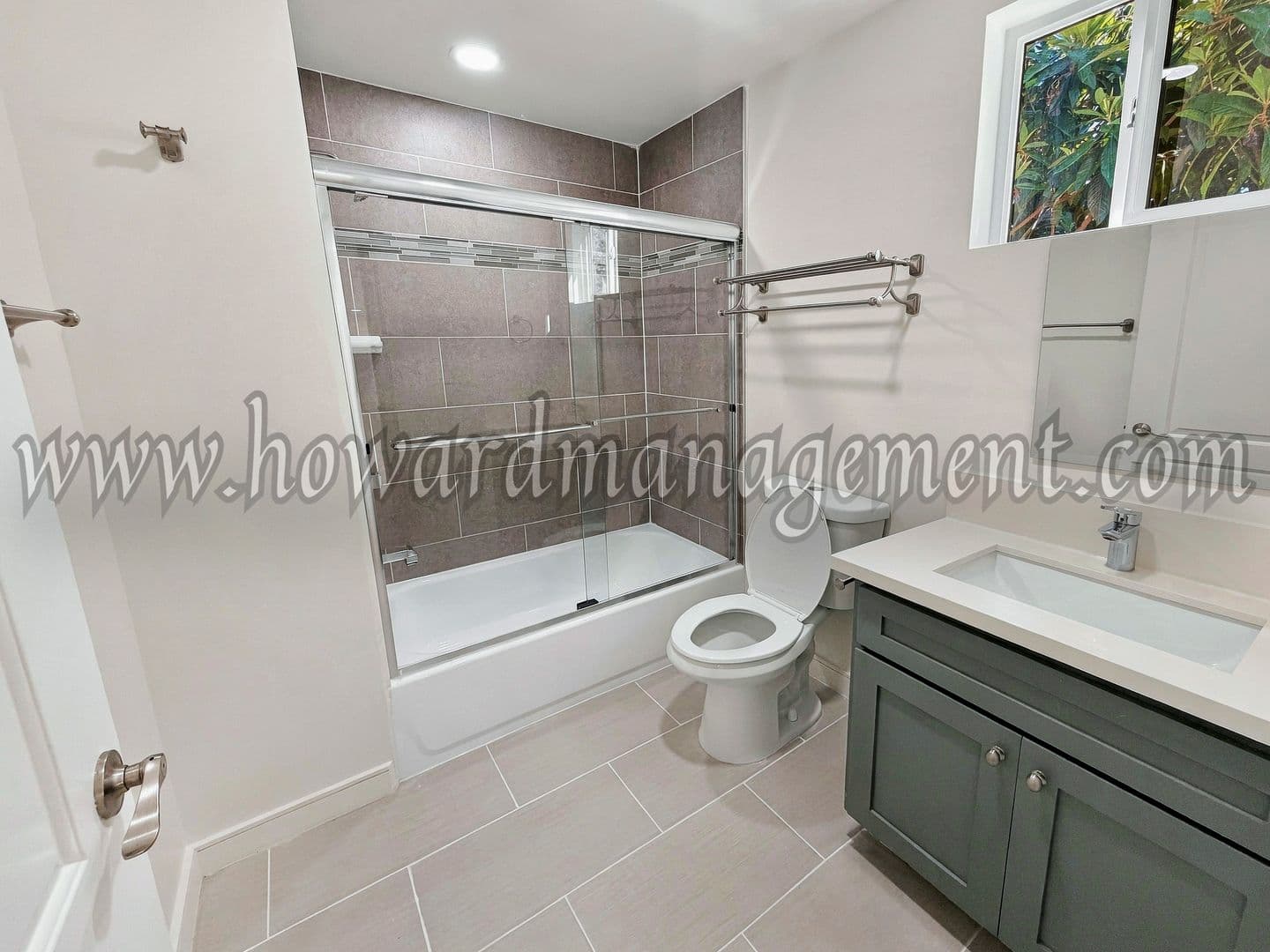 Los Angeles Apartment: 5821 David Ave
