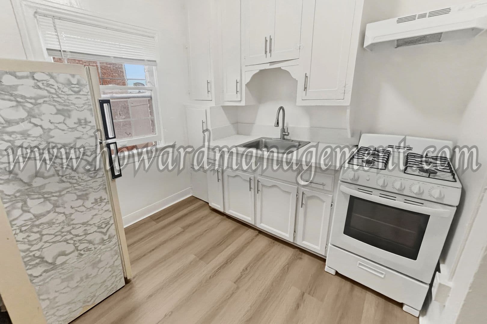 Los Angeles Apartment: 457 Bonnie Brae St