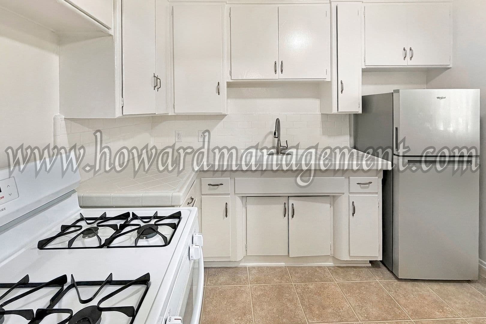 Los Angeles Apartment: 1427 S Crest Dr