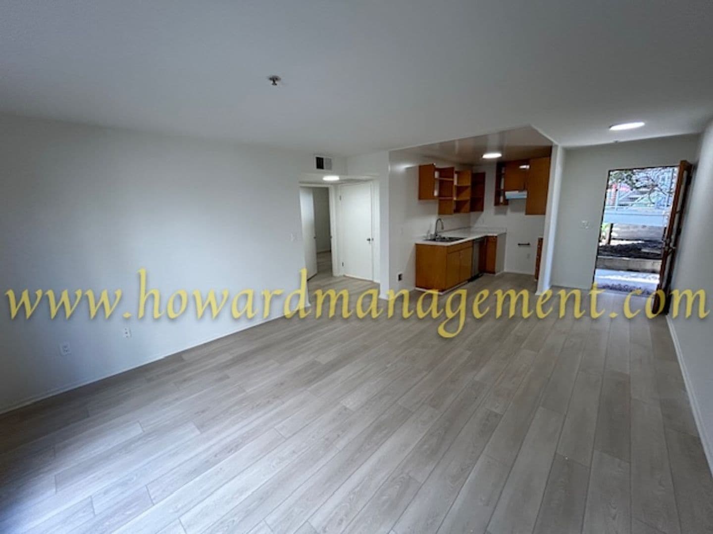 Santa Monica Apartment: 1011 Pico Blvd