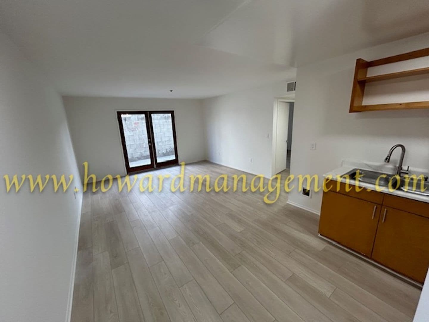 Santa Monica Apartment: 1011 Pico Blvd