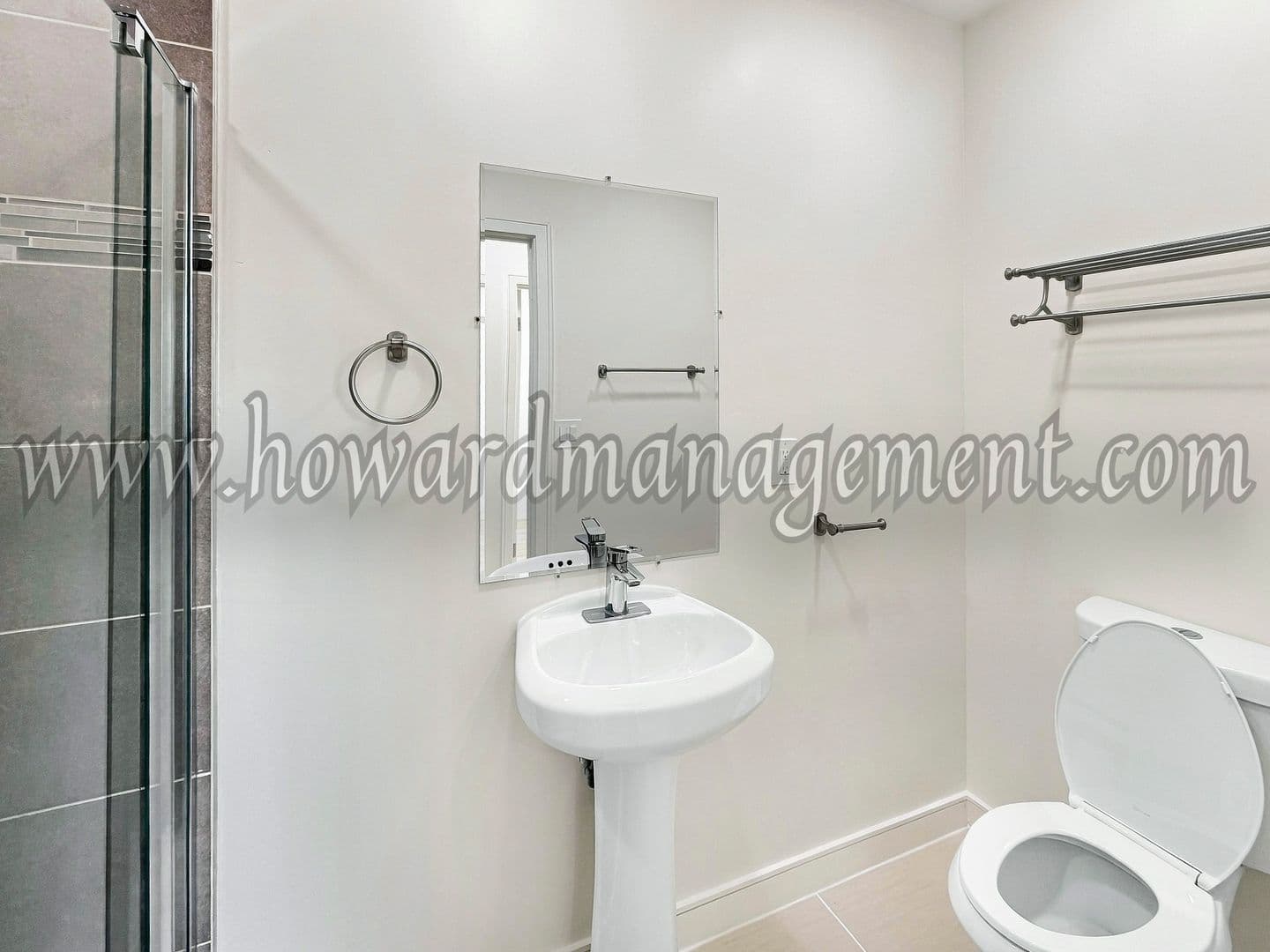 Los Angeles Apartment: 5821 David Ave