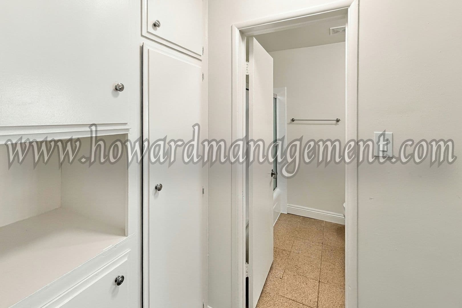 Los Angeles Apartment: 1560 Saltair Ave