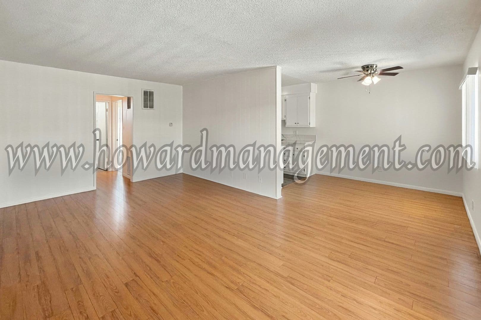 Los Angeles Apartment: 1560 Saltair Ave