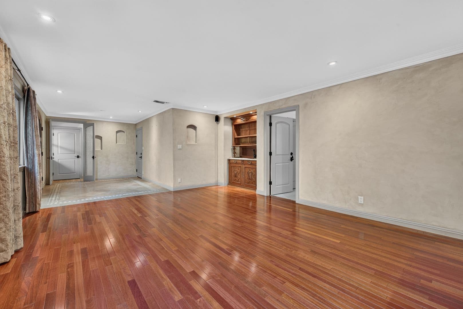 Culver City Apartment: 4170 Madison Ave