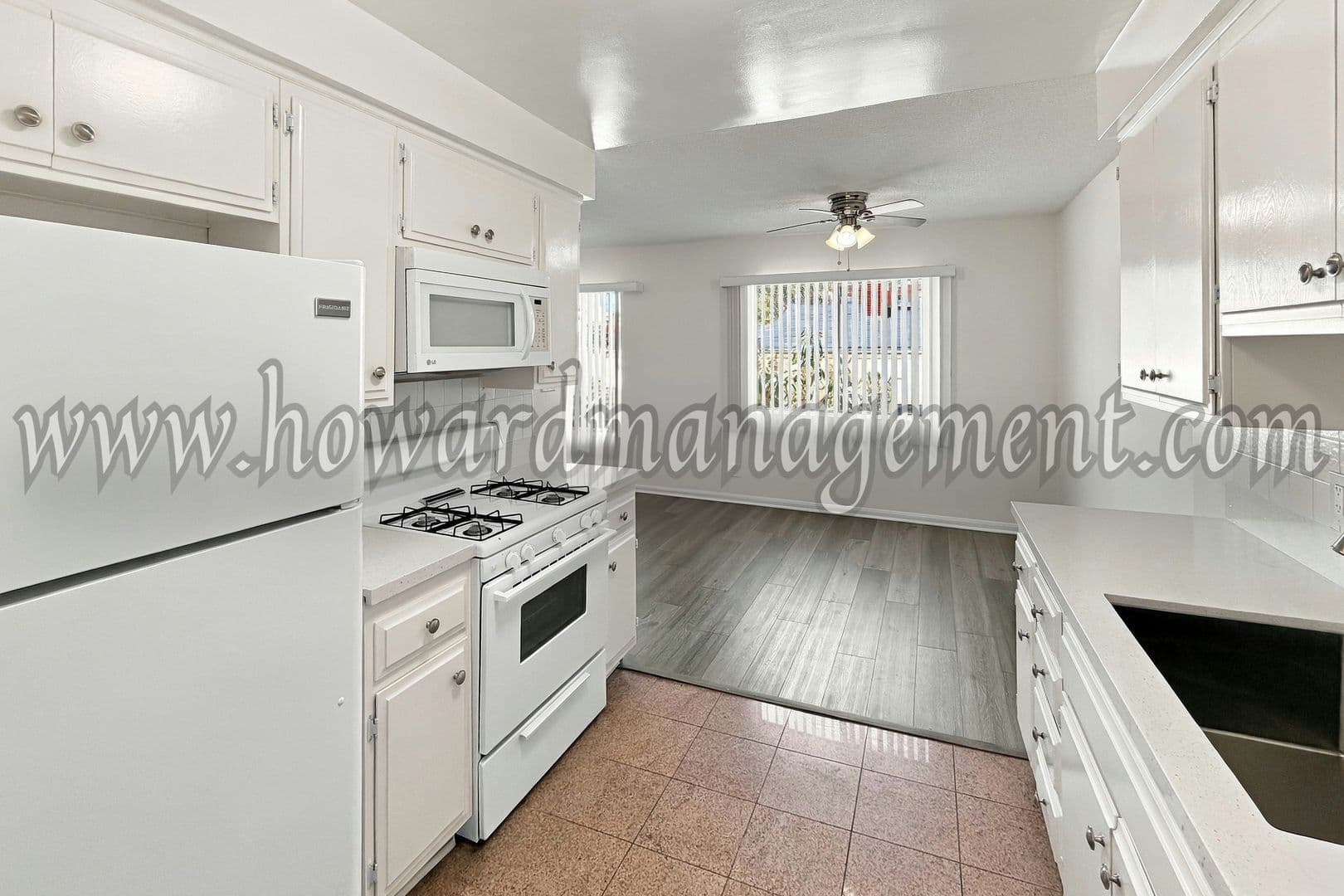 Los Angeles Apartment: 1560 Saltair Ave
