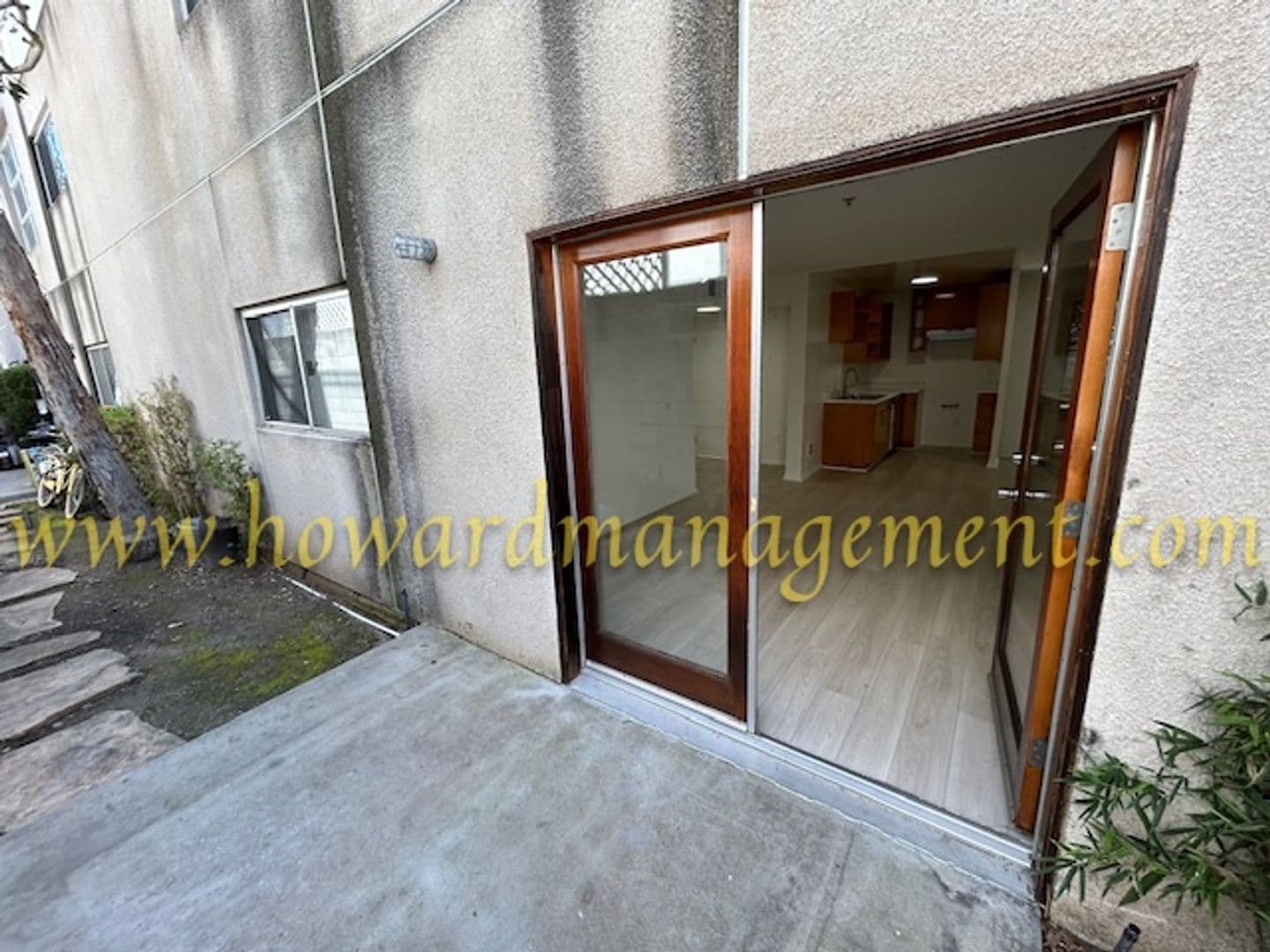 Santa Monica Apartment: 1011 Pico Blvd