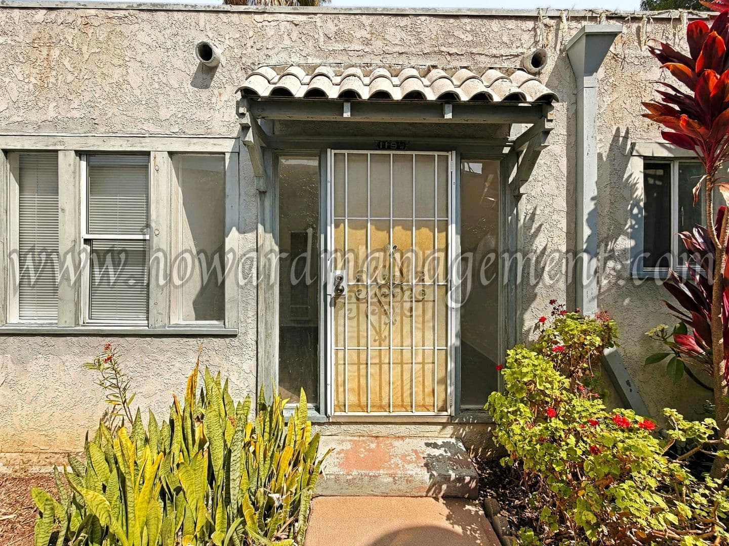 Los Angeles Apartment: 117 S Reno St