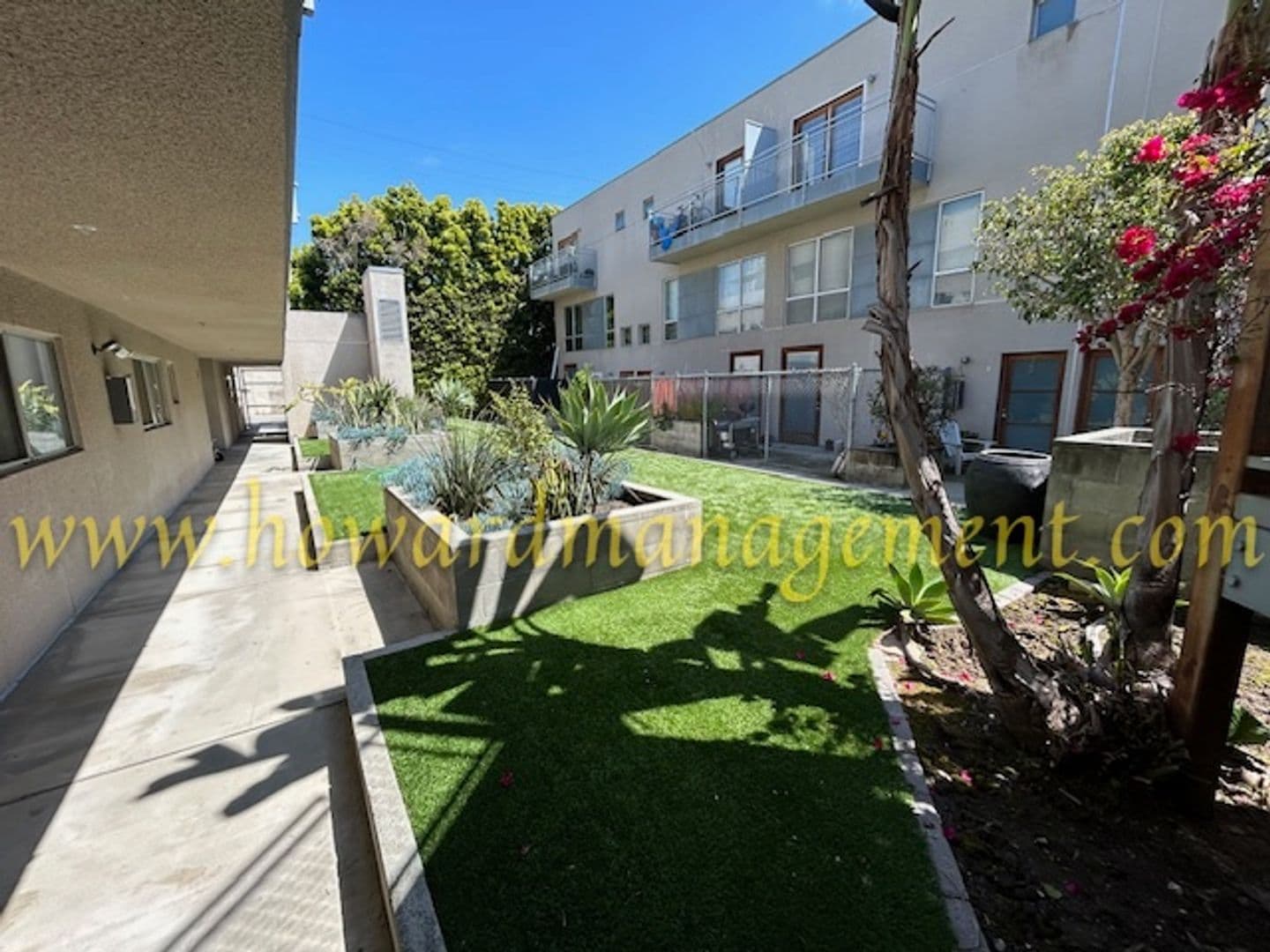 Santa Monica Apartment: 1011 Pico Blvd