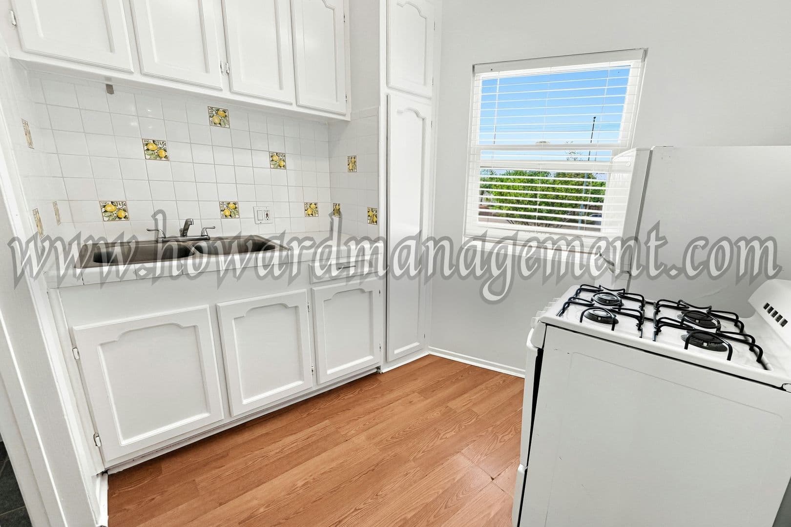 Venice Apartment: 560 Grand Blvd