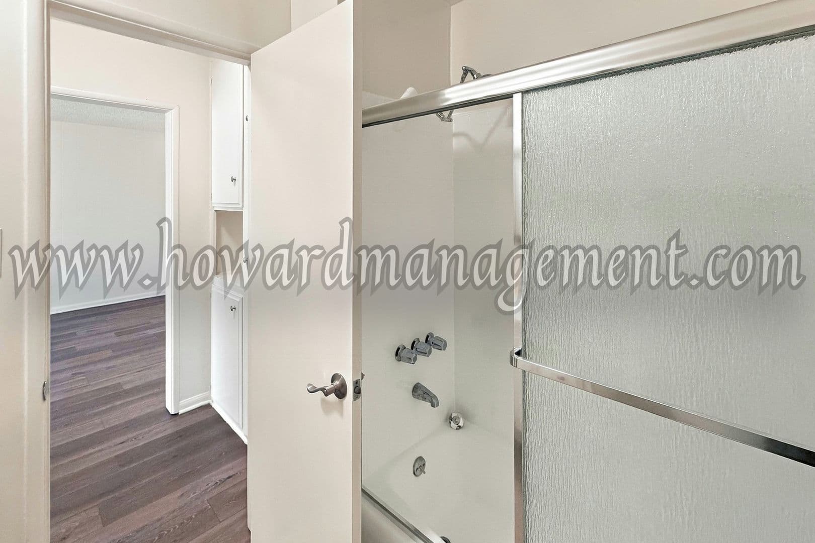 Los Angeles Apartment: 1560 Saltair Ave