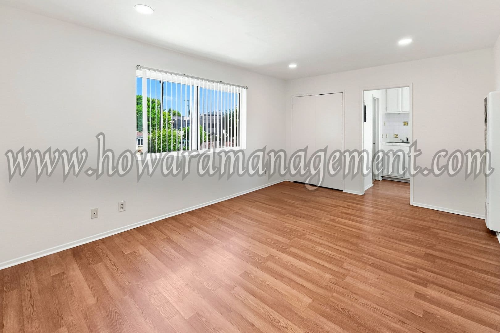 Venice Apartment: 560 Grand Blvd