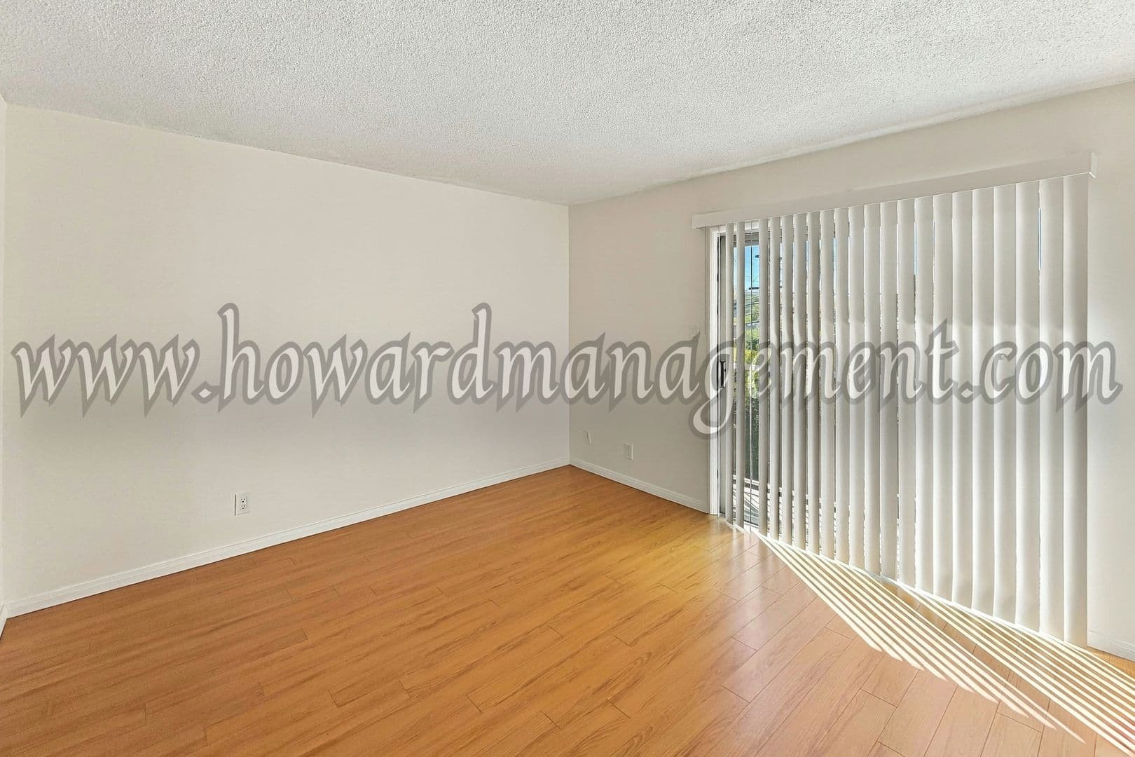 Los Angeles Apartment: 1560 Saltair Ave