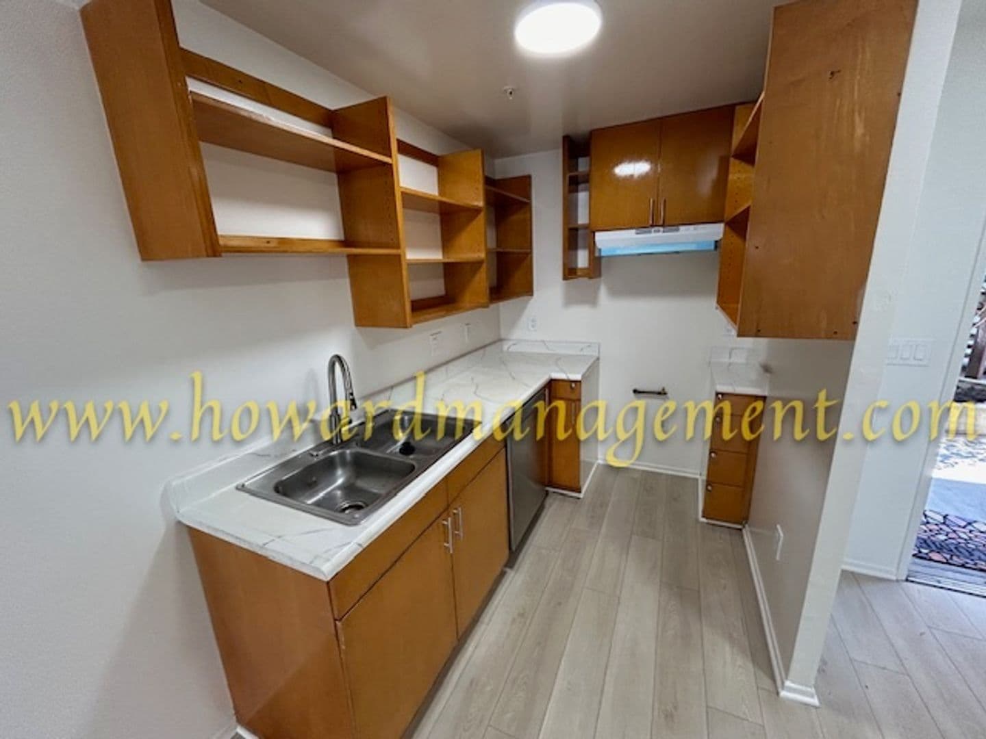 Santa Monica Apartment: 1011 Pico Blvd