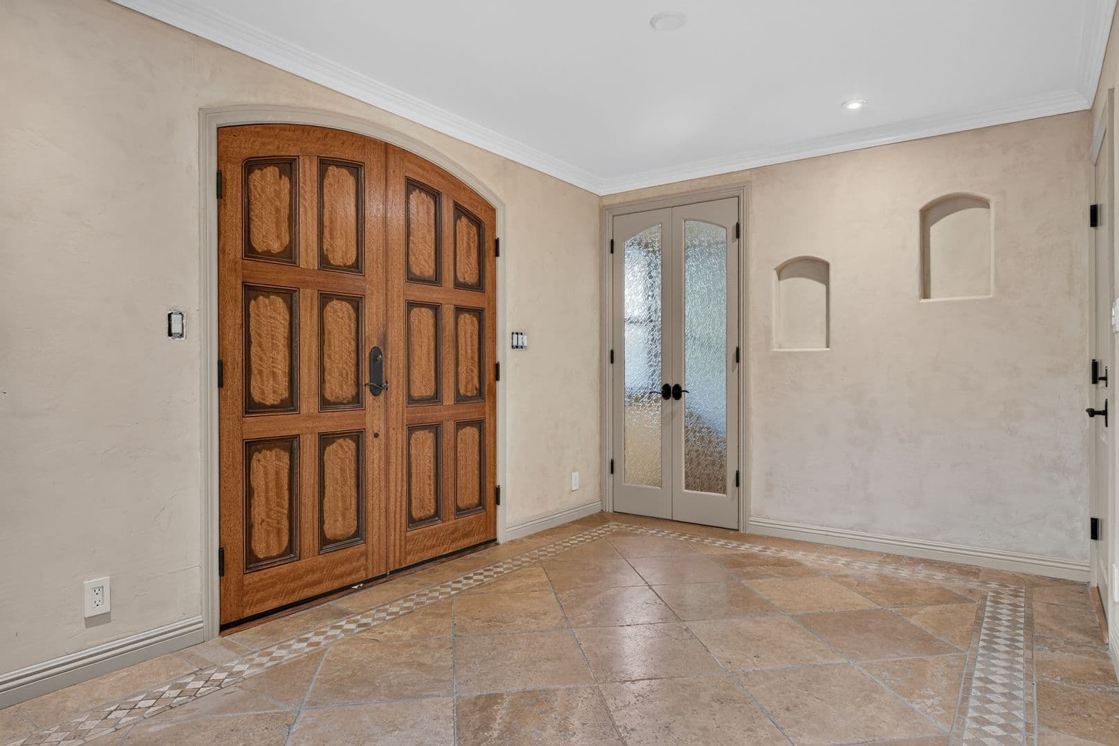 Culver City Apartment: 4170 Madison Ave