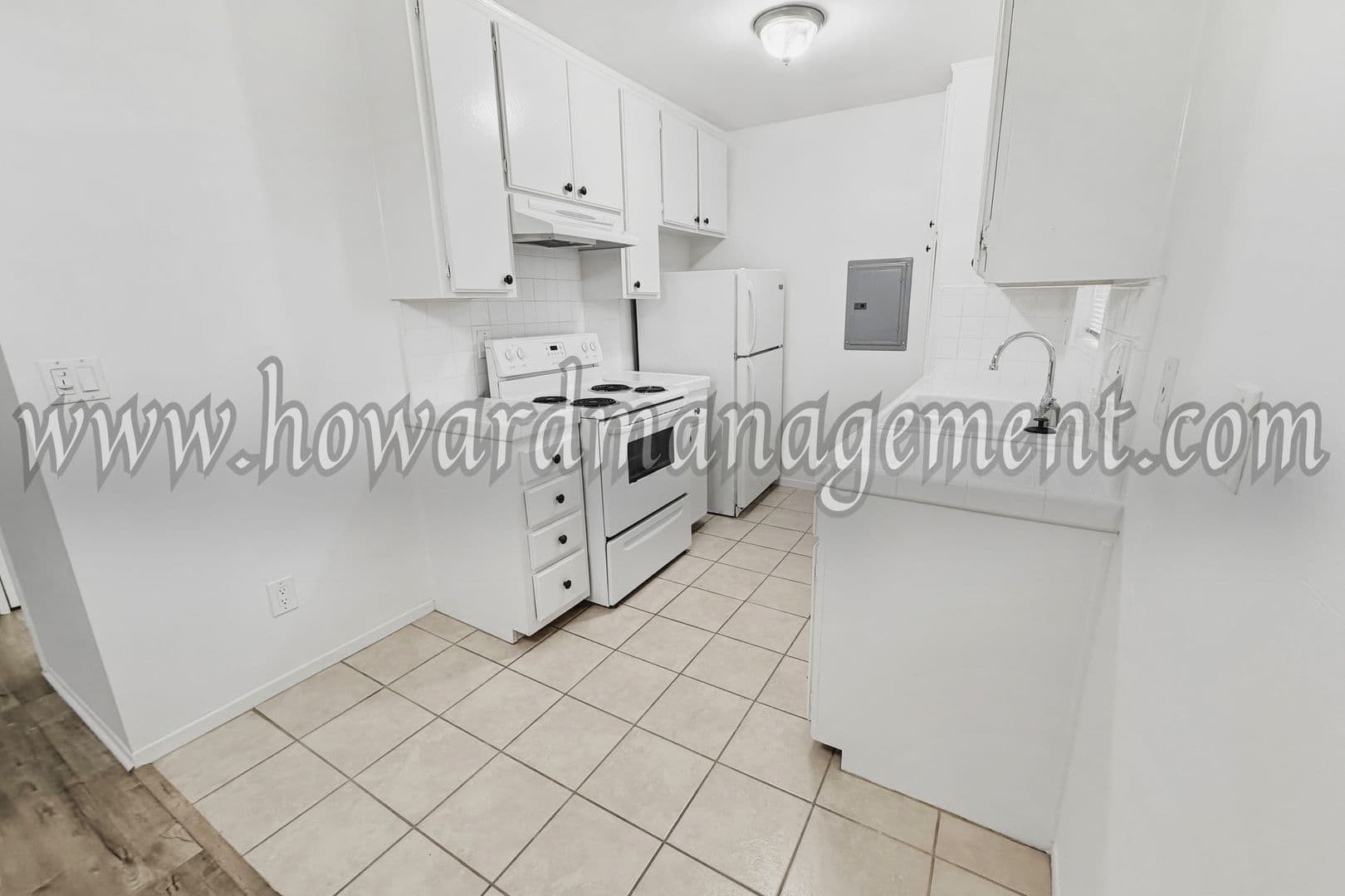 Santa Monica Apartment: 323 Bicknell Ave