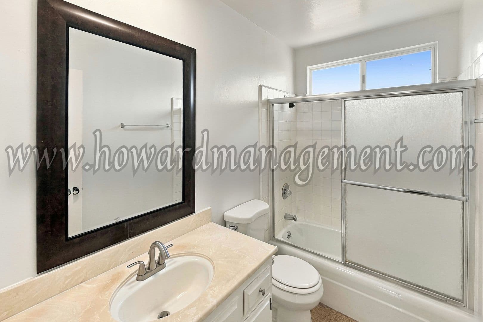 Los Angeles Apartment: 1560 Saltair Ave