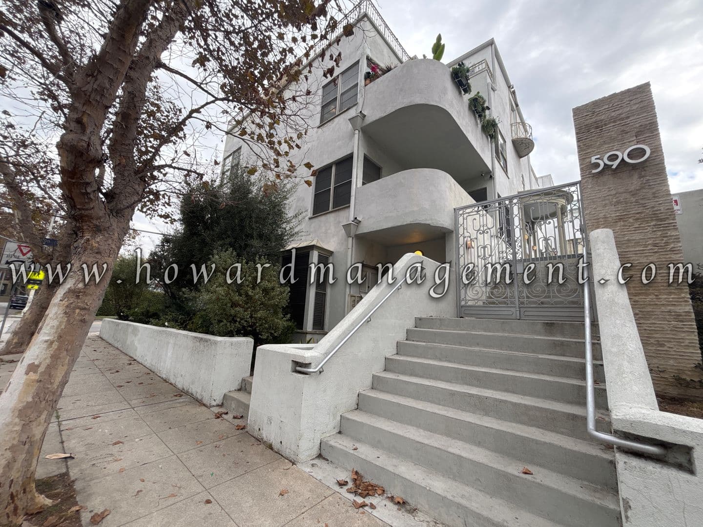 Los Angeles Apartment: 590 Rossmore Ave
