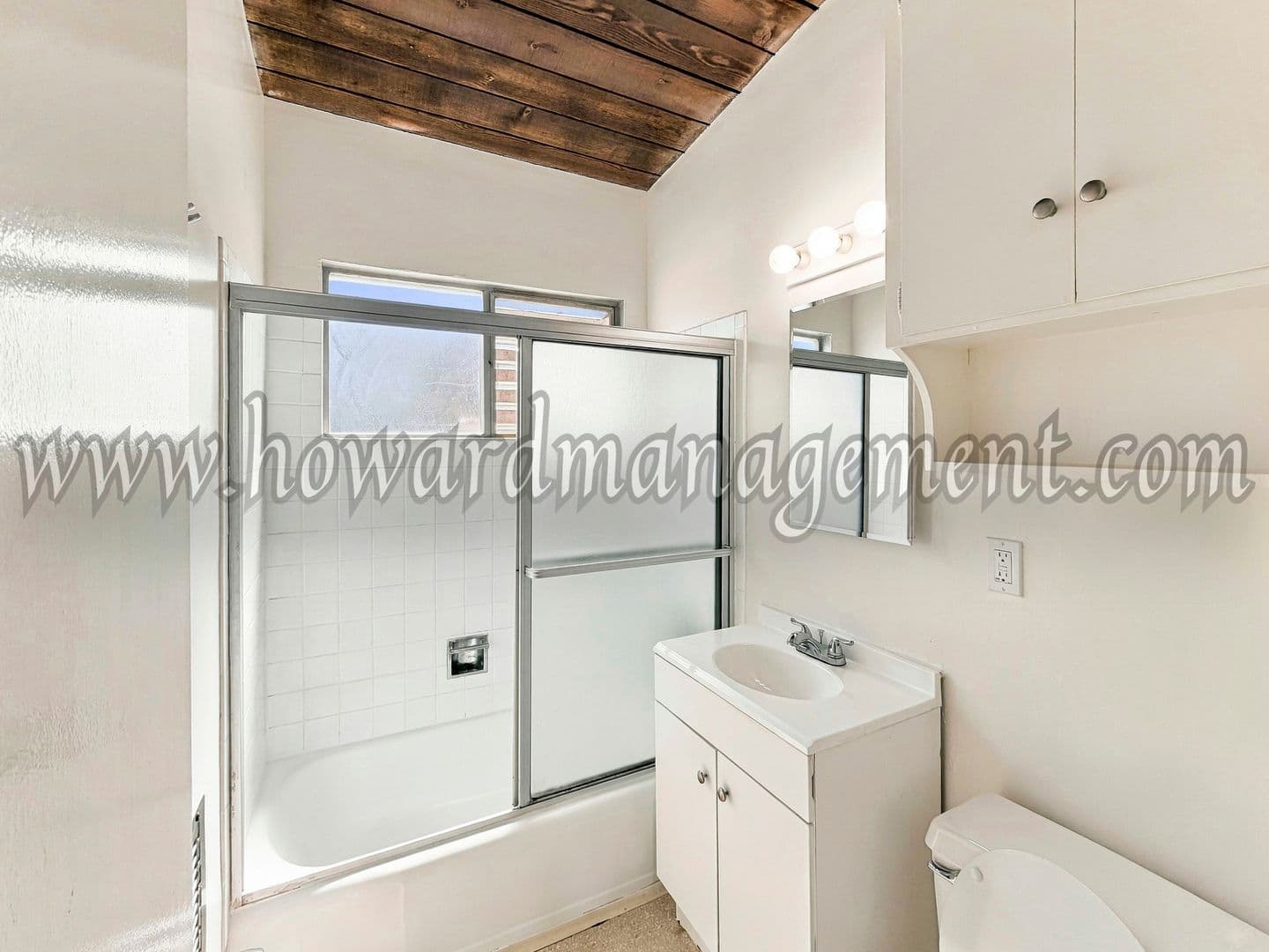 Los Angeles Apartment: 3645 Vinton Ave