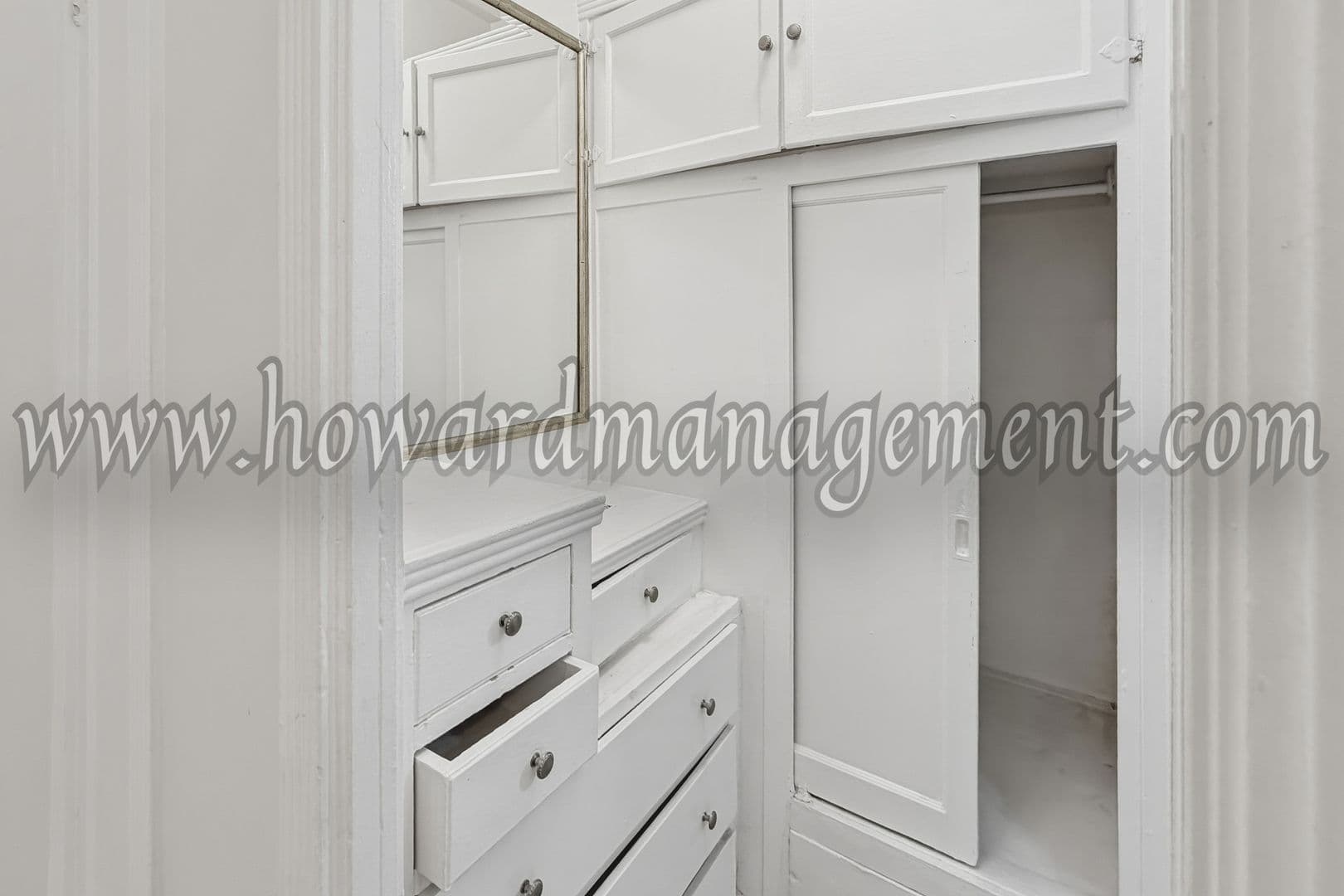 Los Angeles Apartment: 840 Serrano Ave