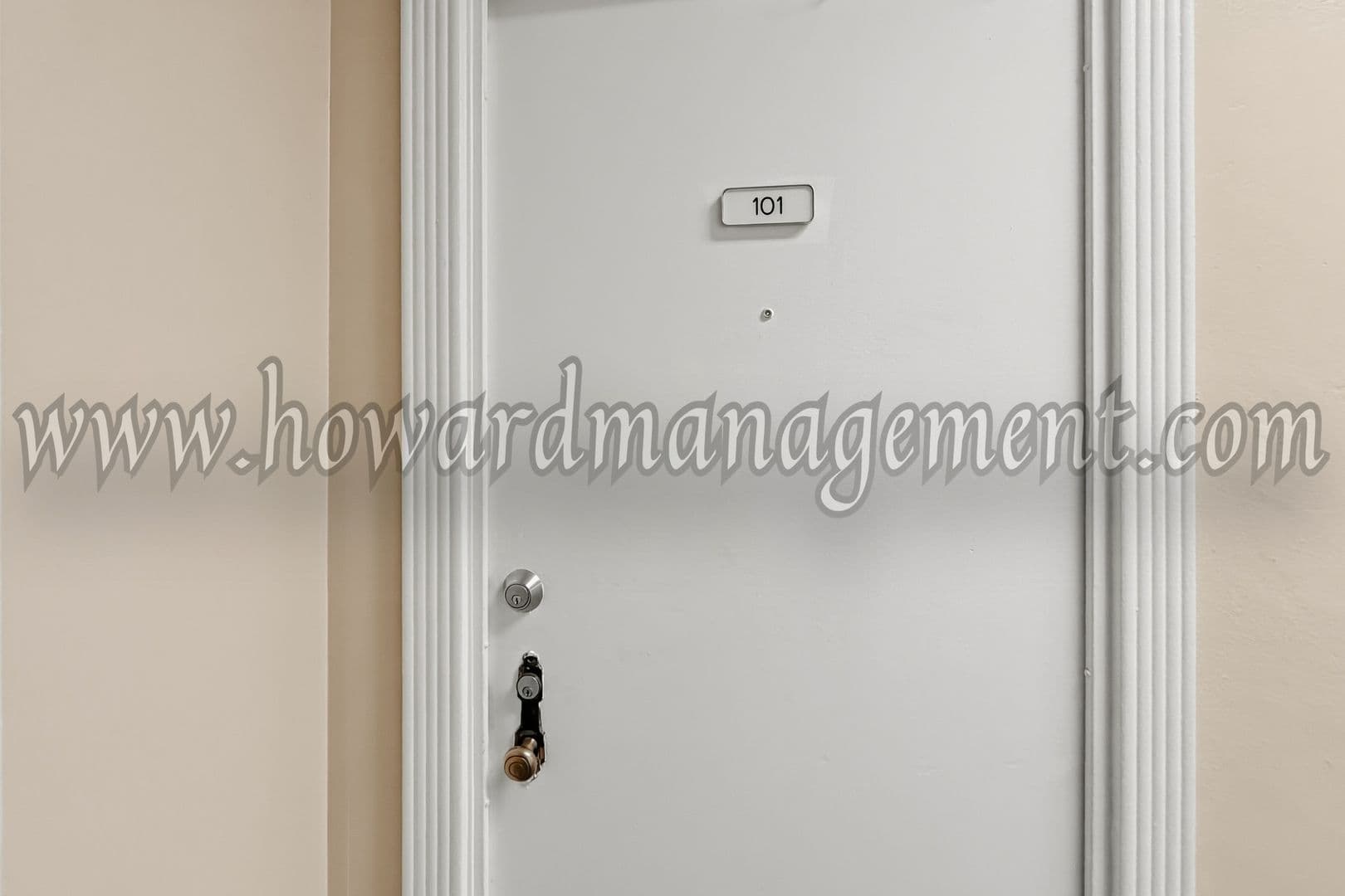 Los Angeles Apartment: 840 Serrano Ave