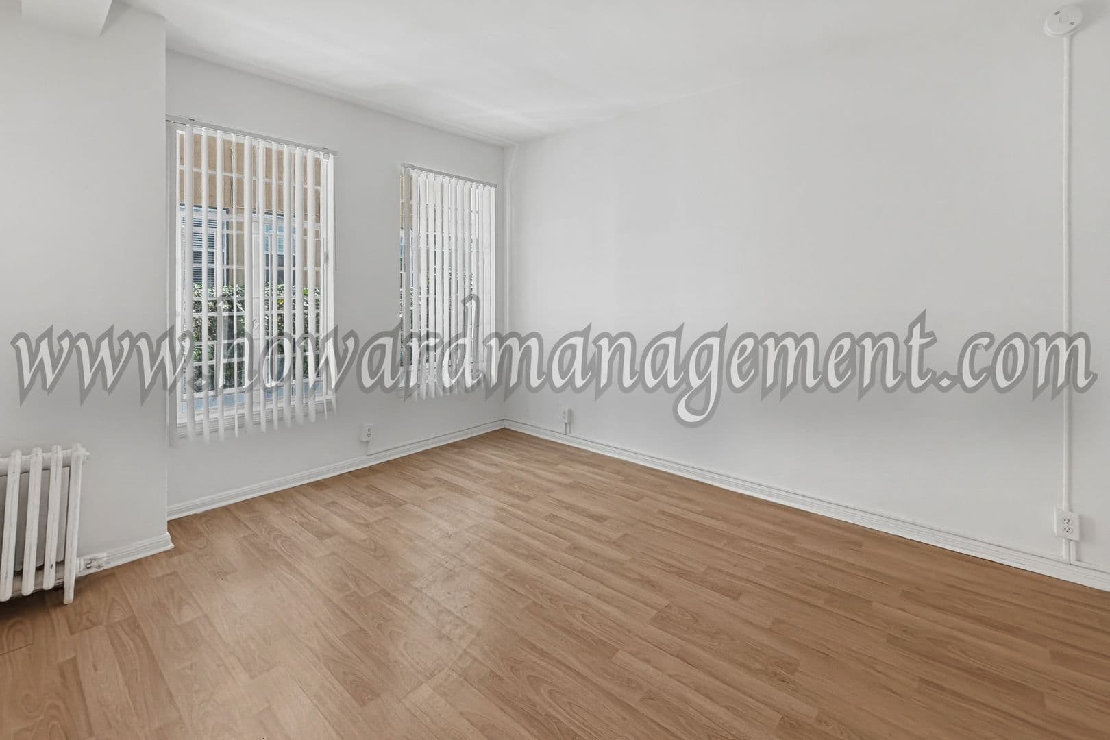 Los Angeles Apartment: 840 Serrano Ave