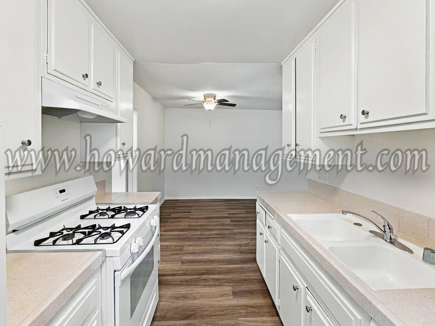 Los Angeles Apartment: 3725 Vinton Ave