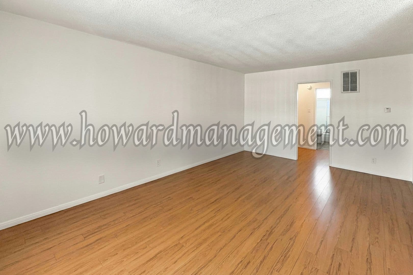 Los Angeles Apartment: 1560 Saltair Ave