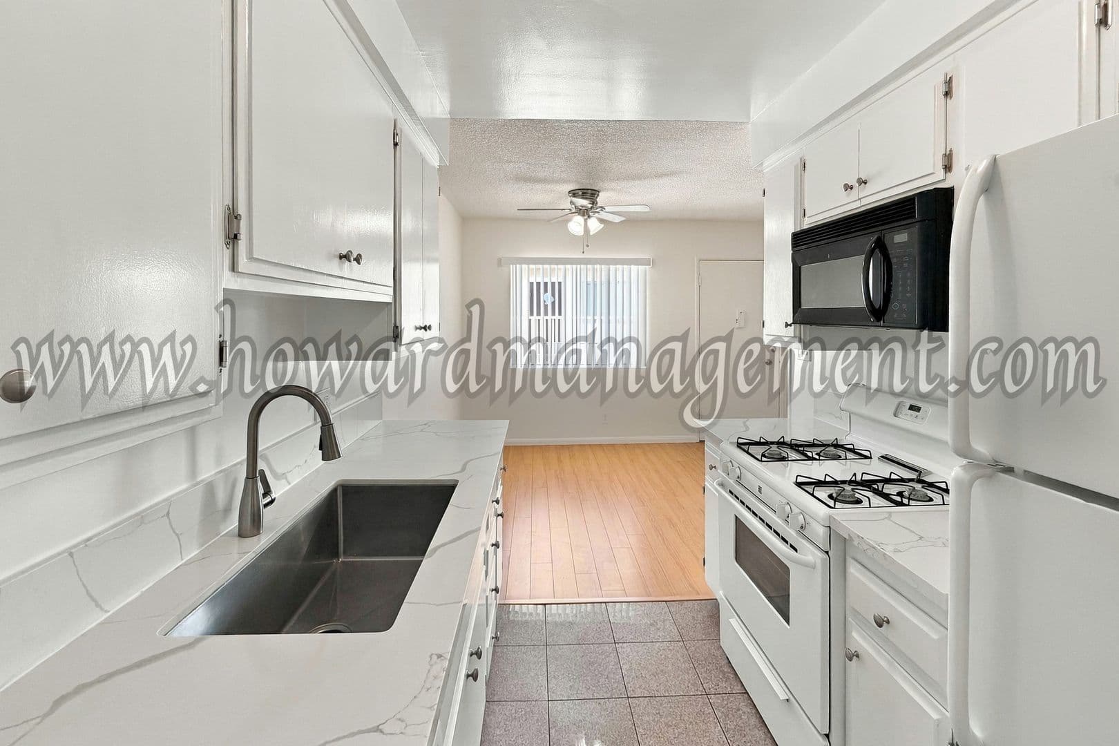Los Angeles Apartment: 1560 Saltair Ave