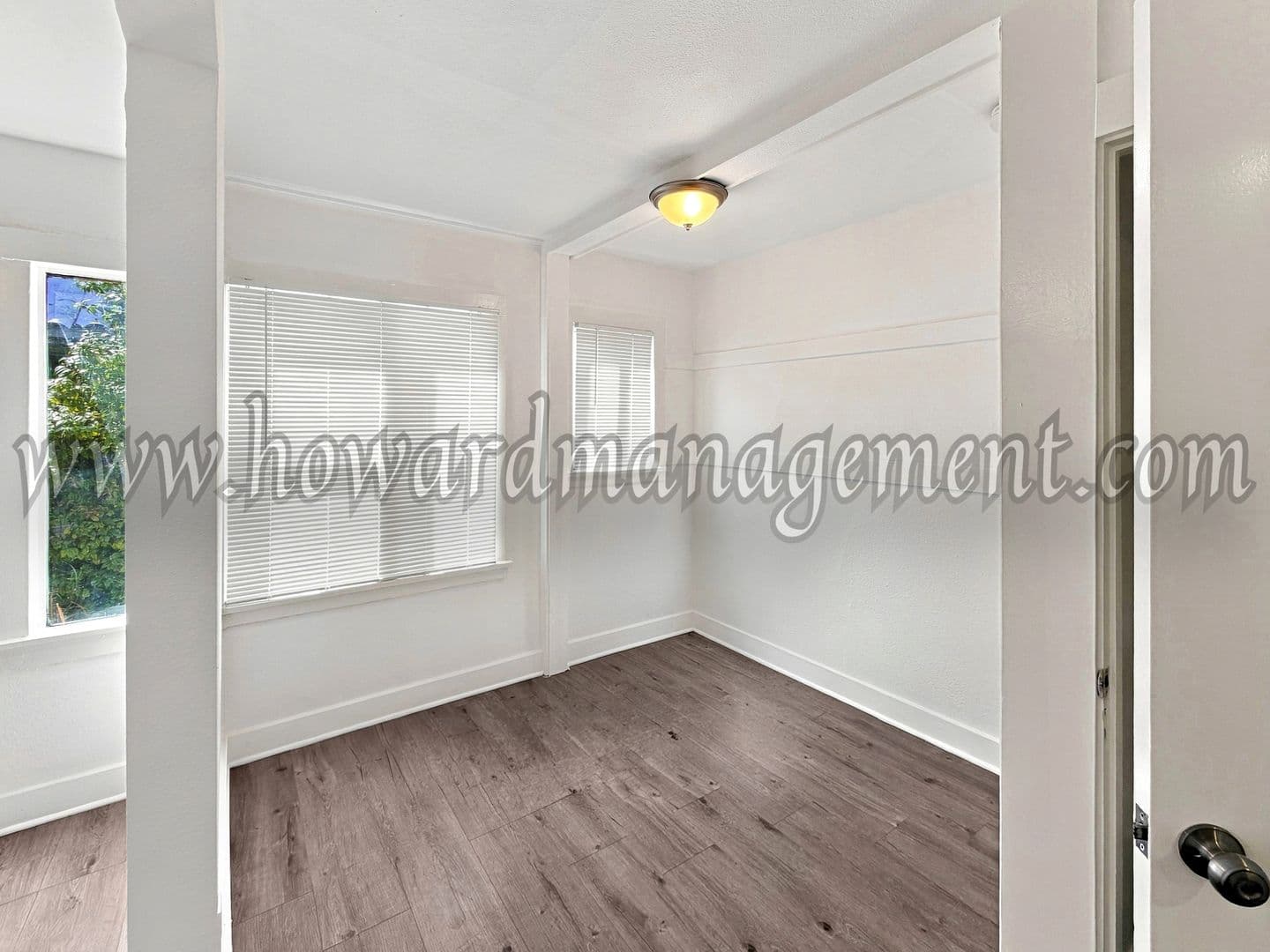 Los Angeles Apartment: 117 S Reno St