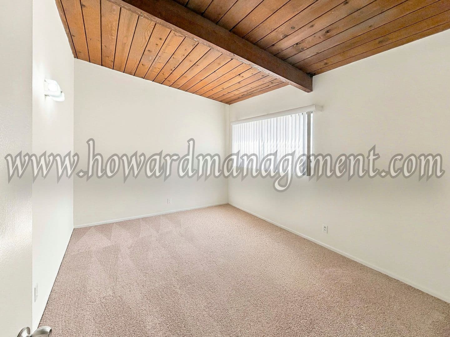 Los Angeles Apartment: 3645 Vinton Ave