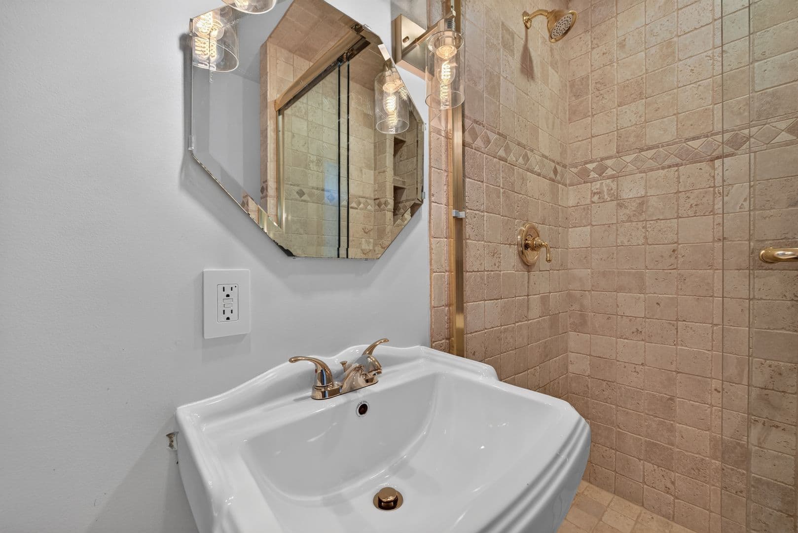 Culver City Apartment: 4170 Madison Ave
