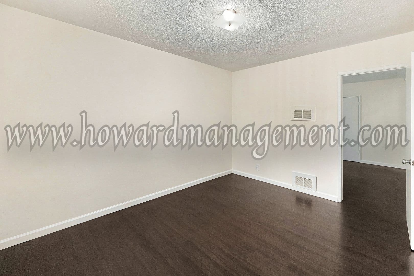 Los Angeles Apartment: 1427 S Crest Dr