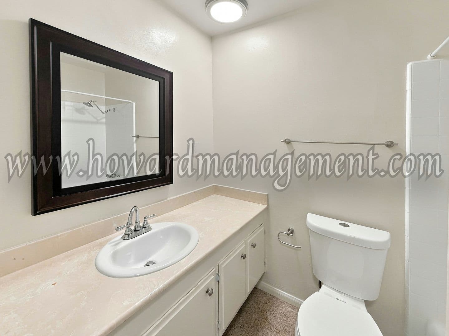 Los Angeles Apartment: 1560 Saltair Ave