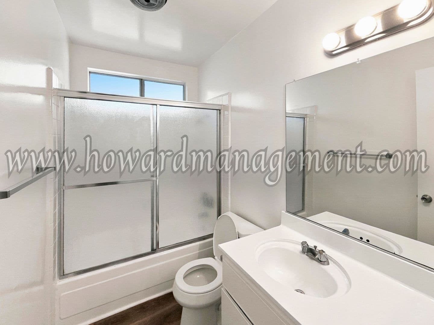 Los Angeles Apartment: 3725 Vinton Ave