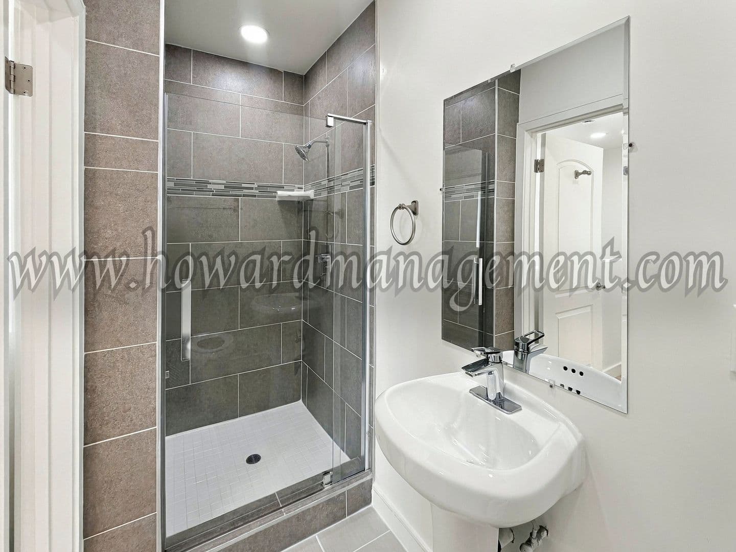 Los Angeles Apartment: 5821 David Ave